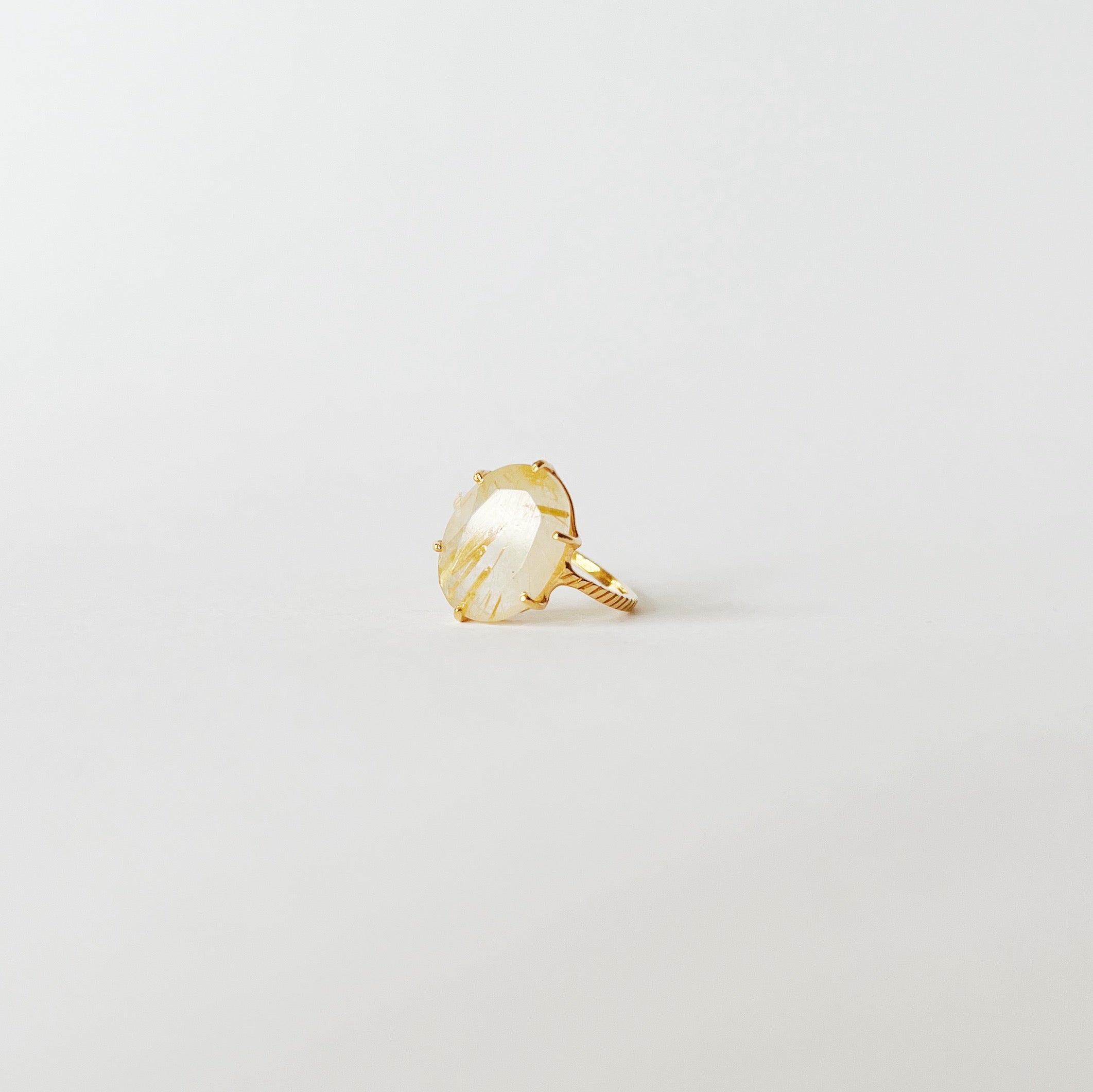 Iconic ring Golden Rutile